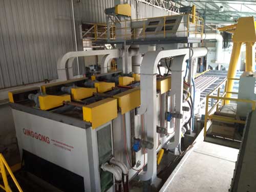 Abrasive removal system for roller conveyor shot blasting machine